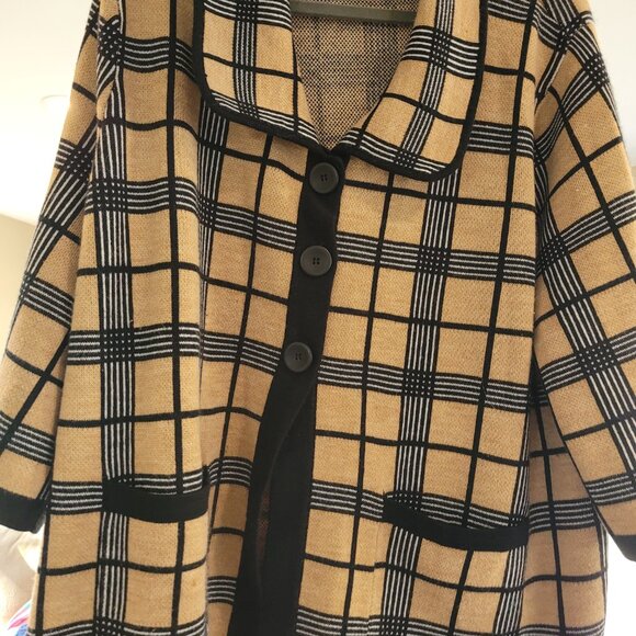 Design Originals Sweater- No SizeTag but think 3x. - Picture 3 of 7